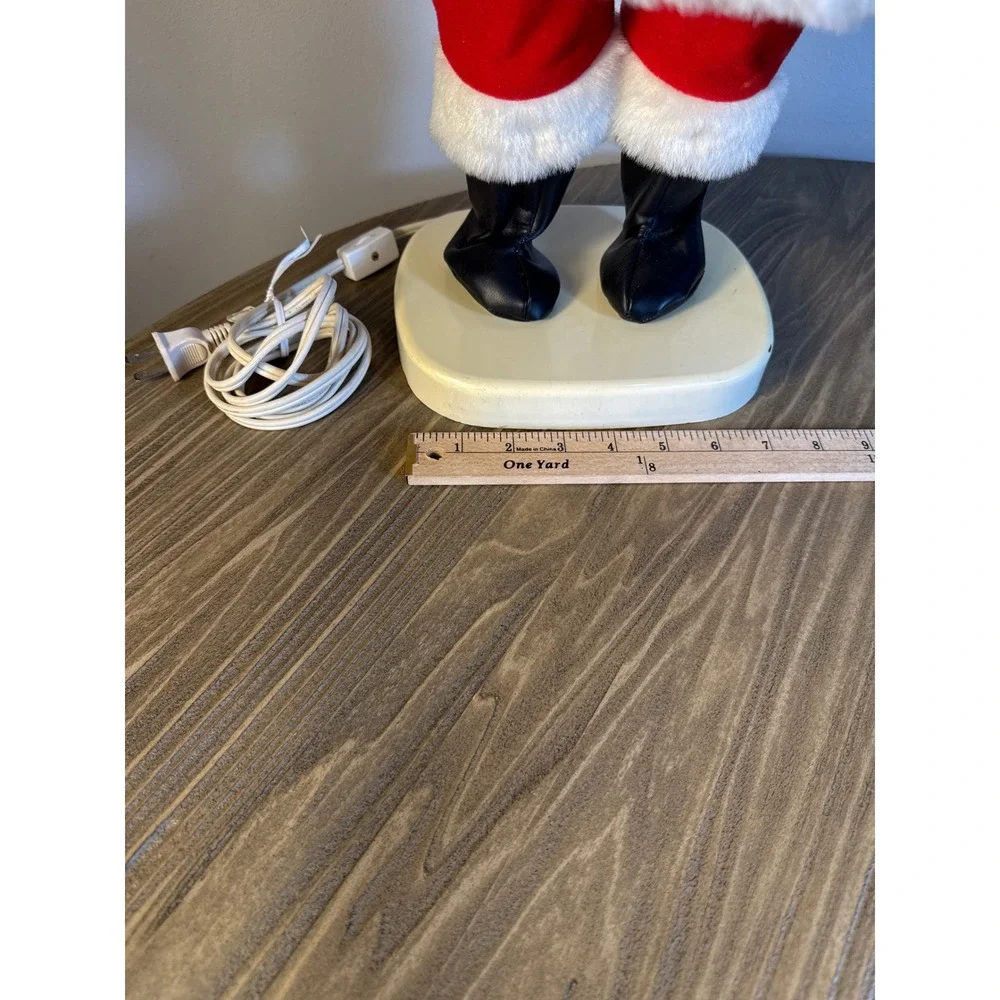 Vintage Rennoc Animated Santa Claus Figure 24